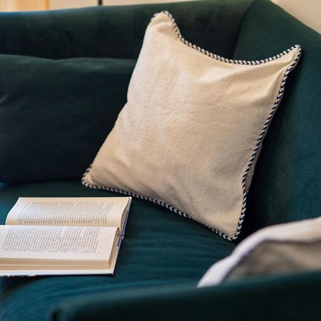 Stylish Flat With Balcony - 15 Min To Duomo Apartment Milan Luaran gambar