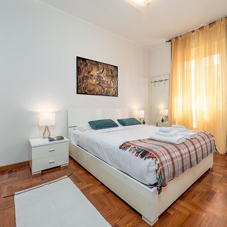 Stylish Flat With Balcony - 15 Min To Duomo Apartment Milan Luaran gambar