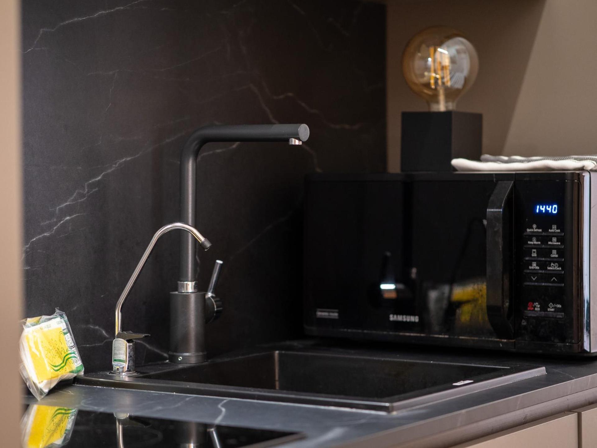 Stylish Flat With Balcony - 15 Min To Duomo Apartment Milan Luaran gambar