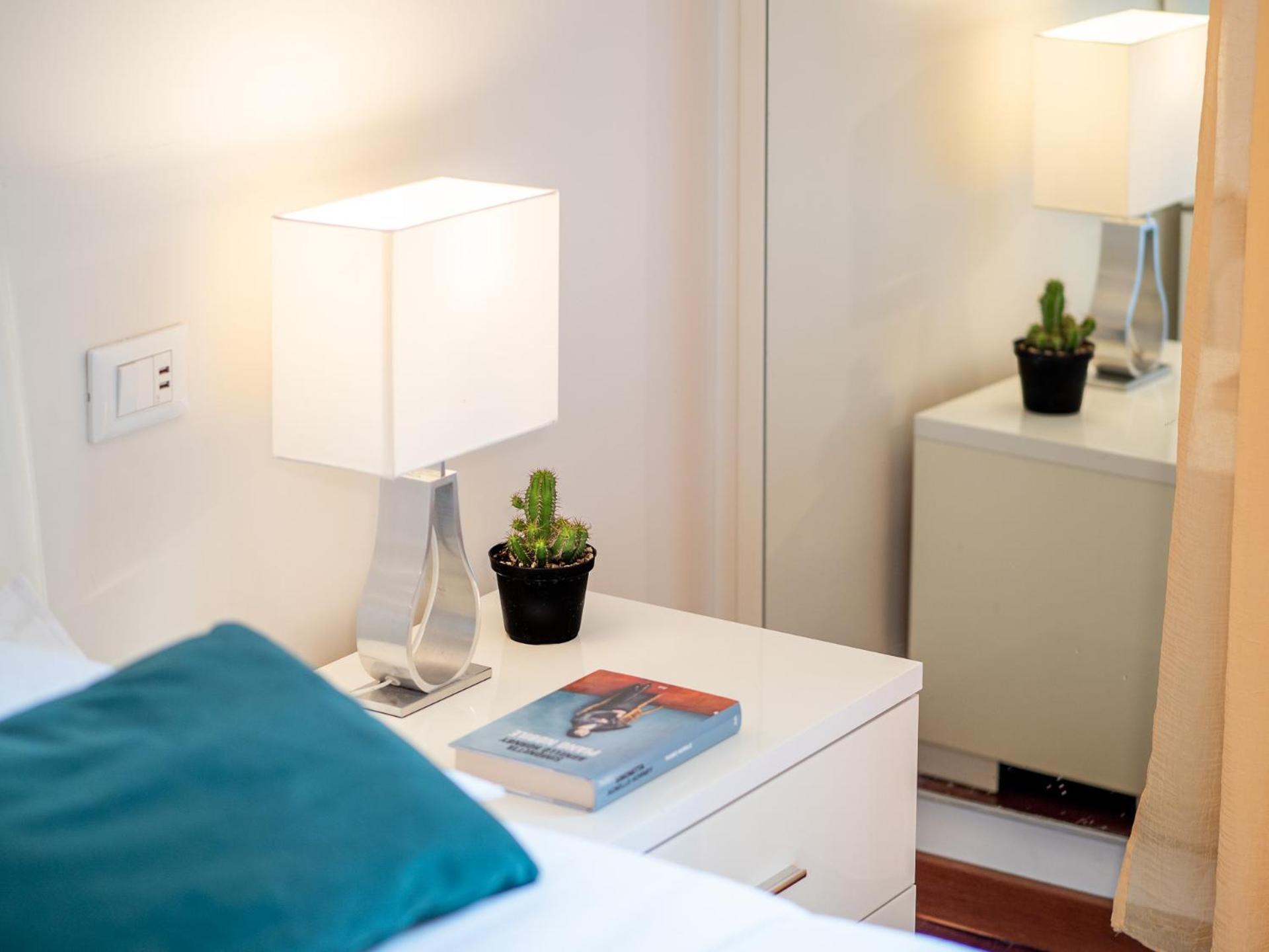 Stylish Flat With Balcony - 15 Min To Duomo Apartment Milan Luaran gambar