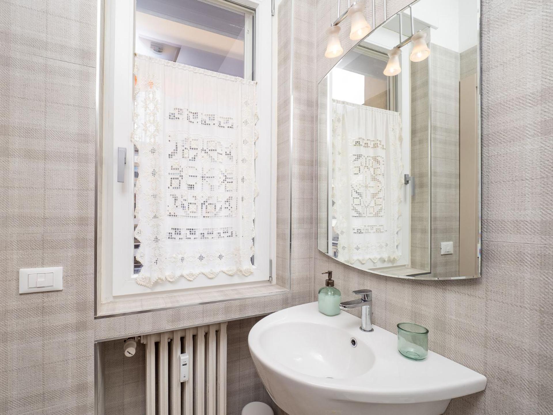Stylish Flat With Balcony - 15 Min To Duomo Apartment Milan Luaran gambar
